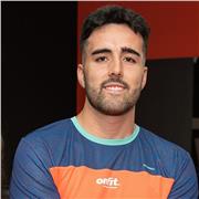 Como entrenador personal, me enfoco en ofrecer un servicio altamente personalizado, diseñado tanto presencial como online